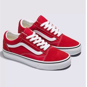 Vans Old Skool Shoe in Red